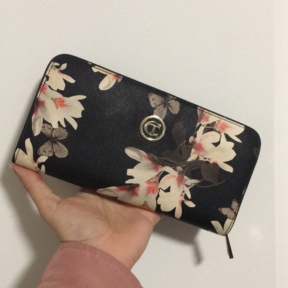 Black floral wallet with zipper